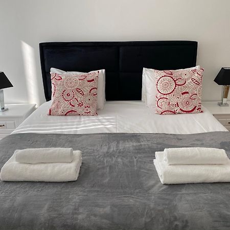 Berks Luxury Serviced Apartments , Free Parking, Free Gym And Free Wifi Bracknell Værelse billede