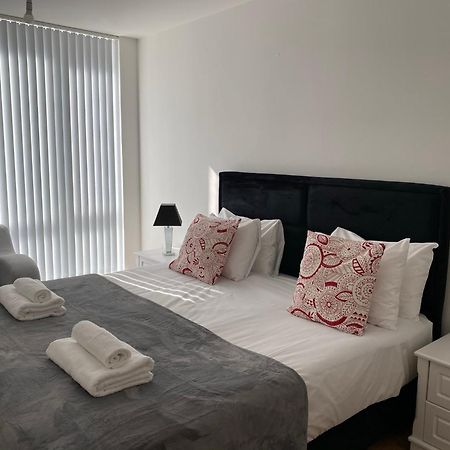 Berks Luxury Serviced Apartments , Free Parking, Free Gym And Free Wifi Bracknell Værelse billede