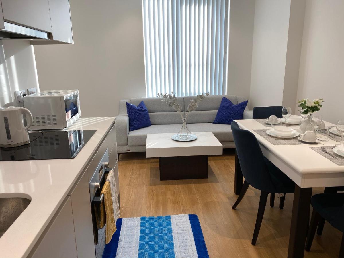 Berks Luxury Serviced Apartments , Free Parking, Free Gym And Free Wifi Bracknell Eksteriør billede