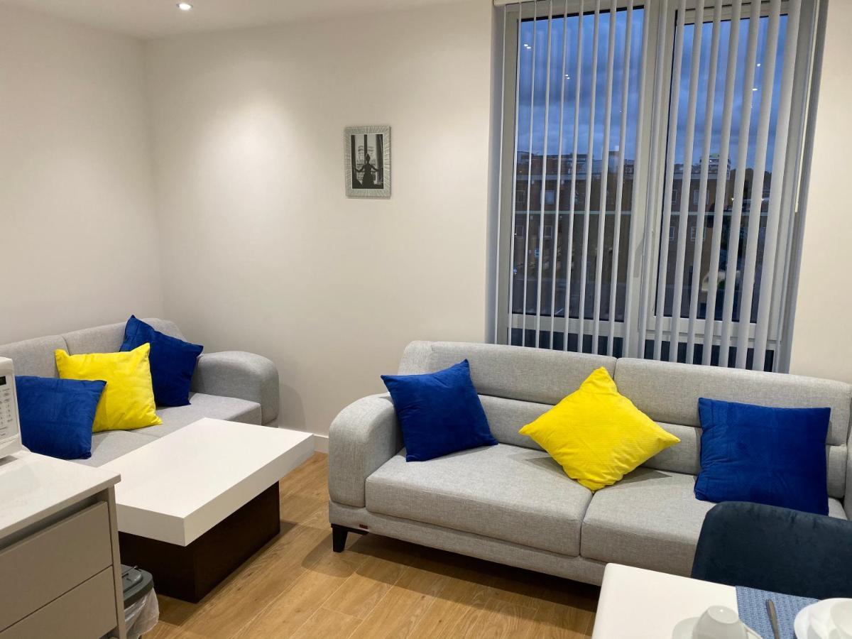 Berks Luxury Serviced Apartments , Free Parking, Free Gym And Free Wifi Bracknell Eksteriør billede