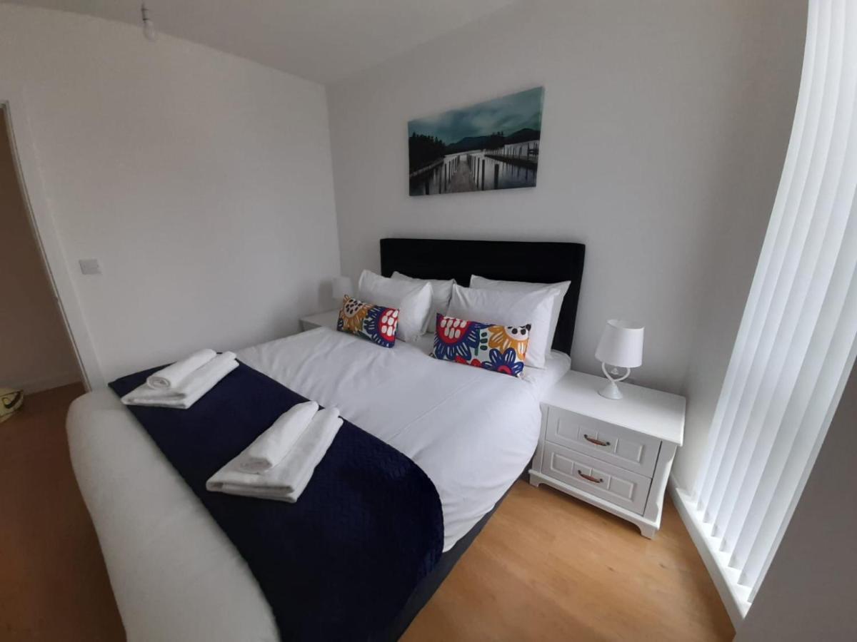 Berks Luxury Serviced Apartments , Free Parking, Free Gym And Free Wifi Bracknell Eksteriør billede