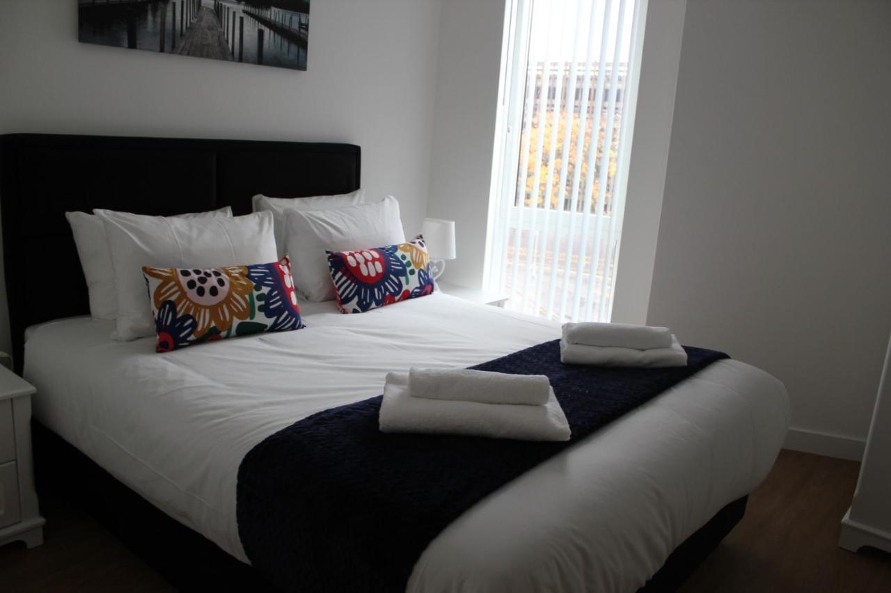 Berks Luxury Serviced Apartments , Free Parking, Free Gym And Free Wifi Bracknell Eksteriør billede