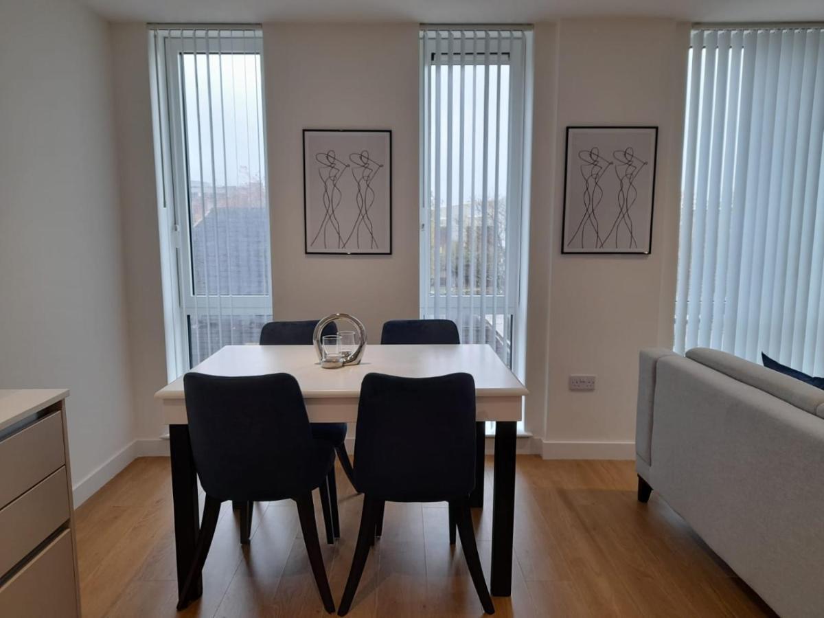 Berks Luxury Serviced Apartments , Free Parking, Free Gym And Free Wifi Bracknell Eksteriør billede