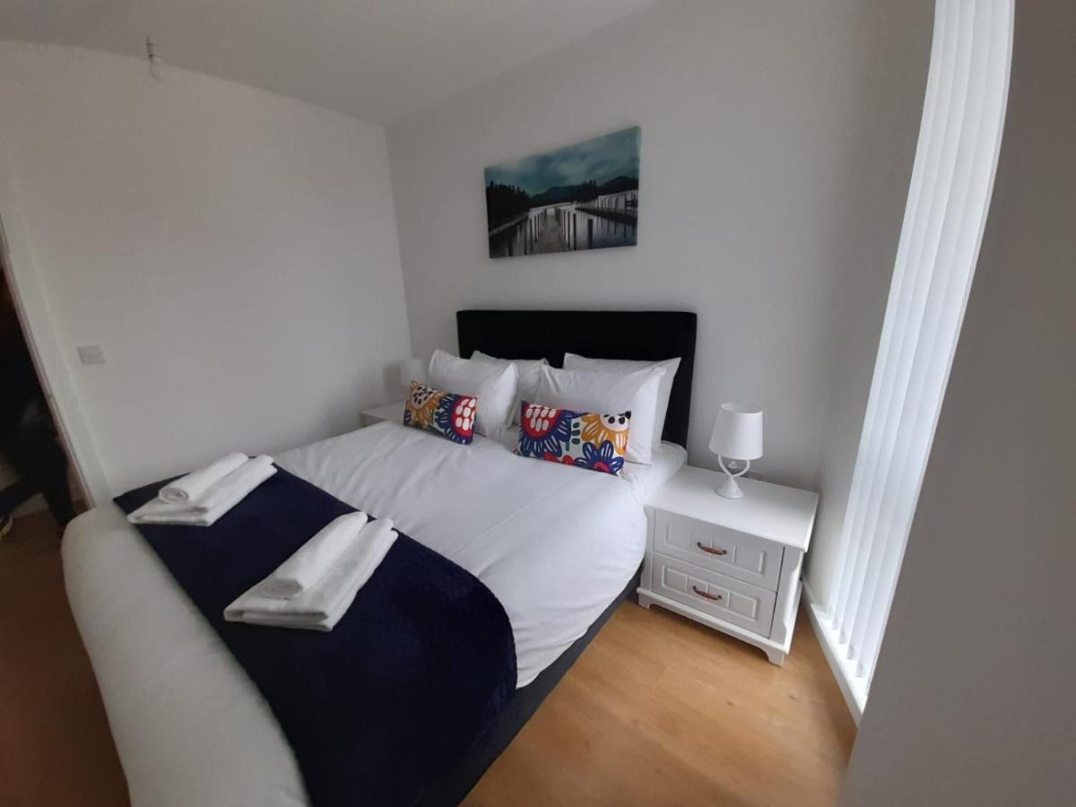Berks Luxury Serviced Apartments , Free Parking, Free Gym And Free Wifi Bracknell Eksteriør billede