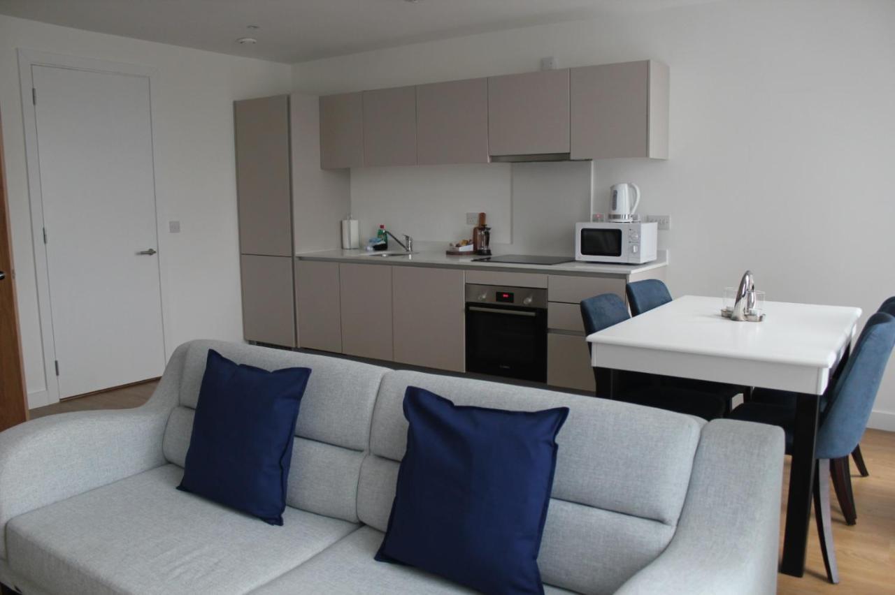 Berks Luxury Serviced Apartments , Free Parking, Free Gym And Free Wifi Bracknell Eksteriør billede