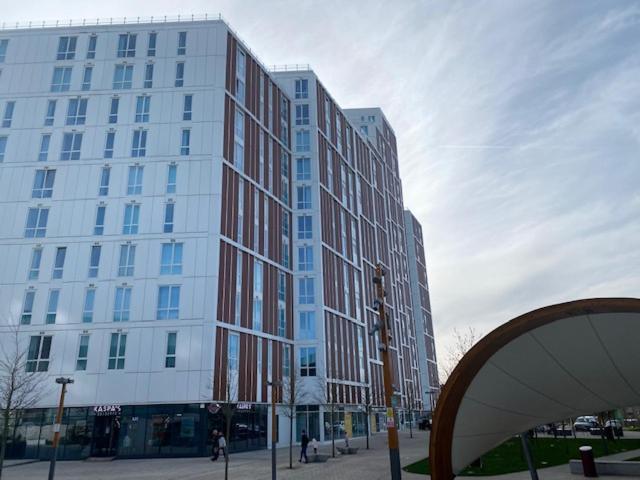 Berks Luxury Serviced Apartments , Free Parking, Free Gym And Free Wifi Bracknell Eksteriør billede