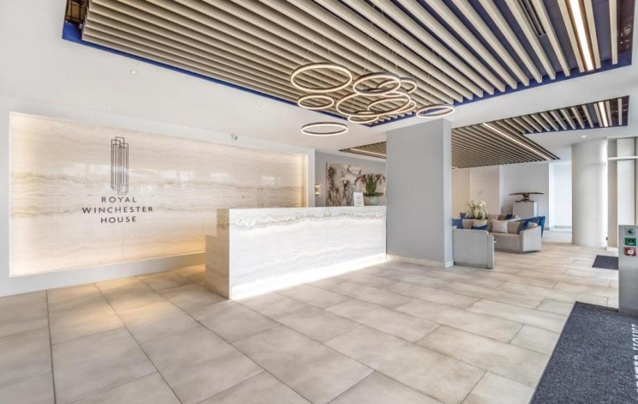 Berks Luxury Serviced Apartments , Free Parking, Free Gym And Free Wifi Bracknell Eksteriør billede