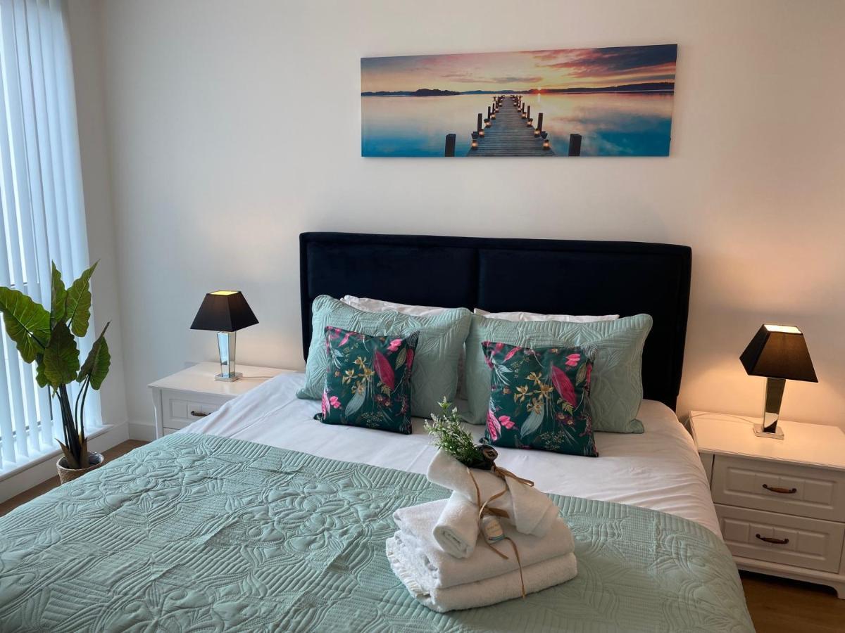 Berks Luxury Serviced Apartments , Free Parking, Free Gym And Free Wifi Bracknell Eksteriør billede
