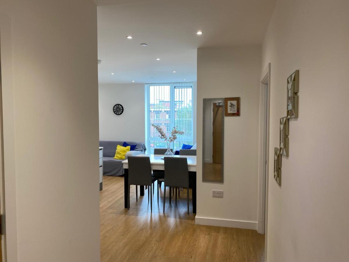 Berks Luxury Serviced Apartments , Free Parking, Free Gym And Free Wifi Bracknell Eksteriør billede