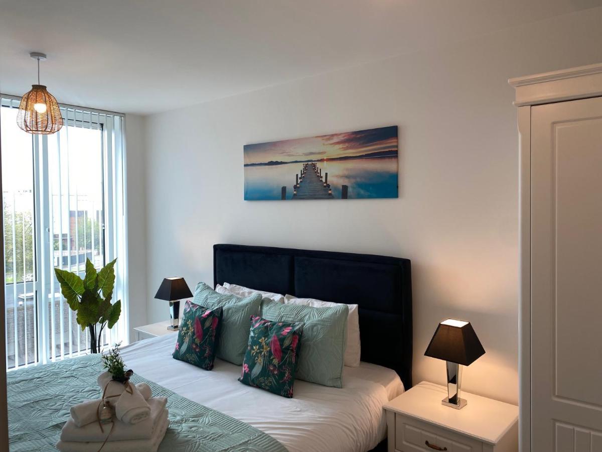 Berks Luxury Serviced Apartments , Free Parking, Free Gym And Free Wifi Bracknell Eksteriør billede