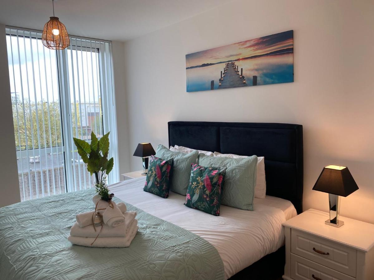 Berks Luxury Serviced Apartments , Free Parking, Free Gym And Free Wifi Bracknell Eksteriør billede