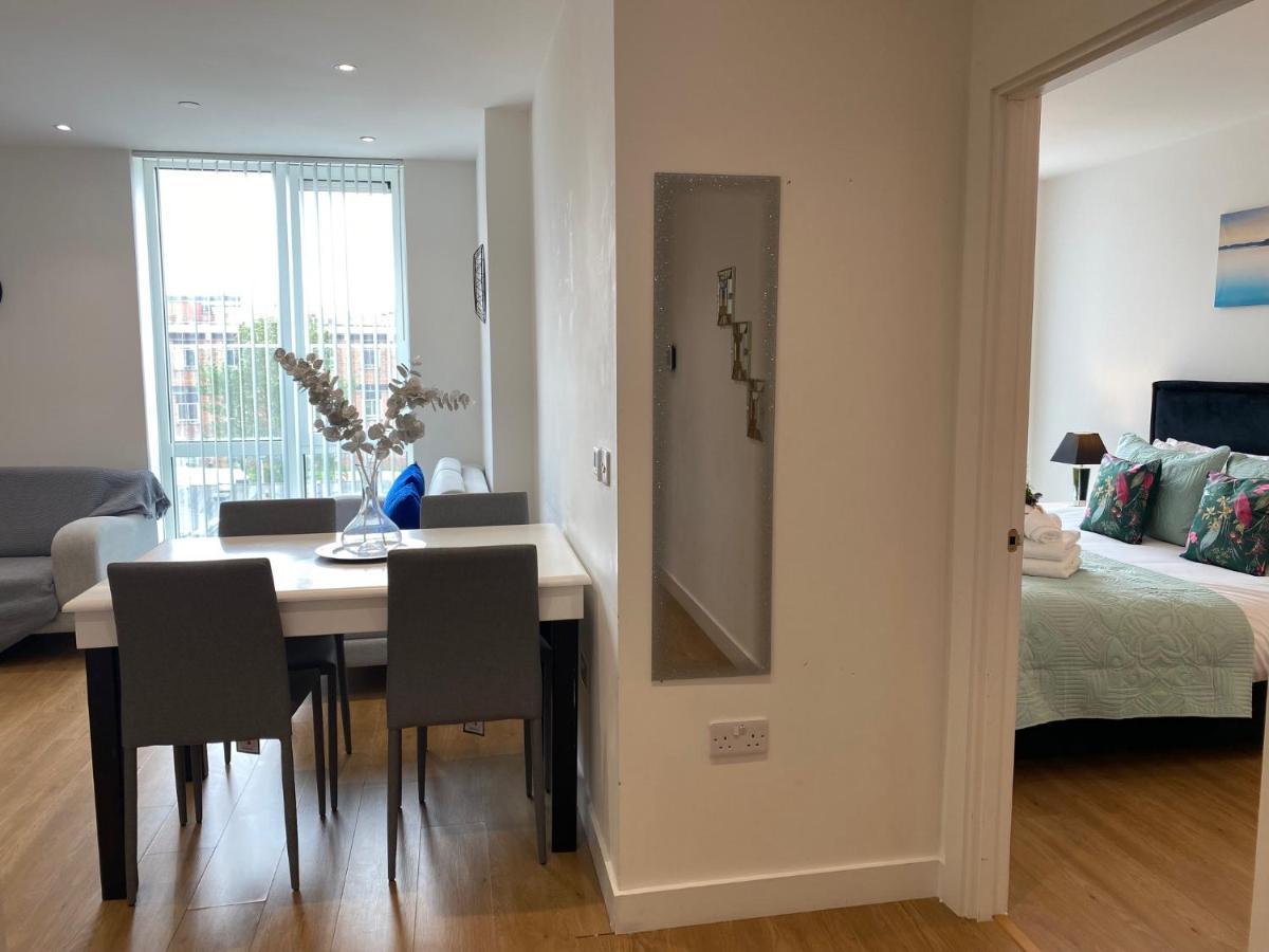 Berks Luxury Serviced Apartments , Free Parking, Free Gym And Free Wifi Bracknell Eksteriør billede