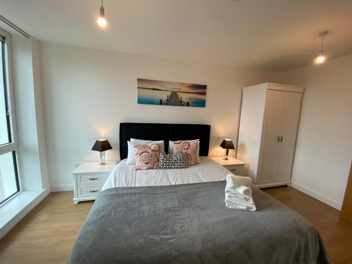 Berks Luxury Serviced Apartments , Free Parking, Free Gym And Free Wifi Bracknell Eksteriør billede