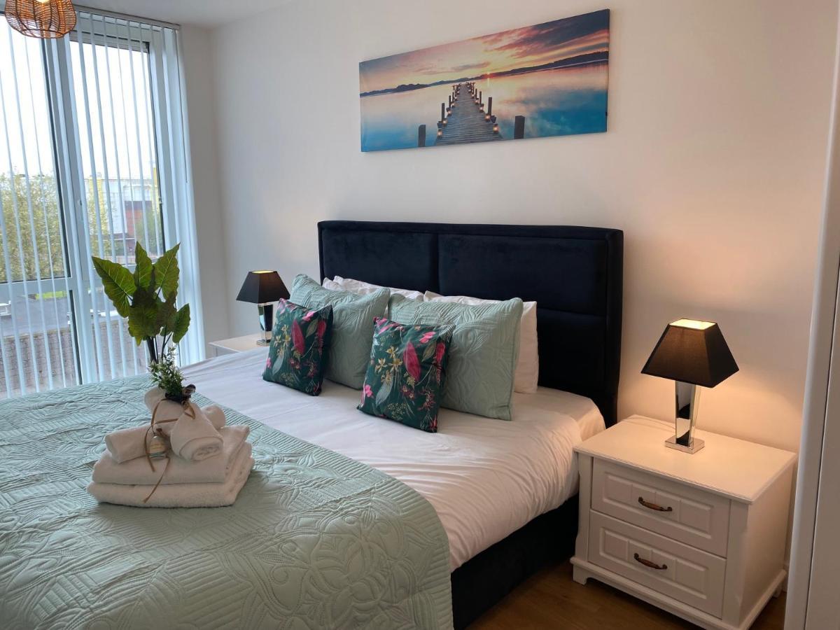 Berks Luxury Serviced Apartments , Free Parking, Free Gym And Free Wifi Bracknell Eksteriør billede