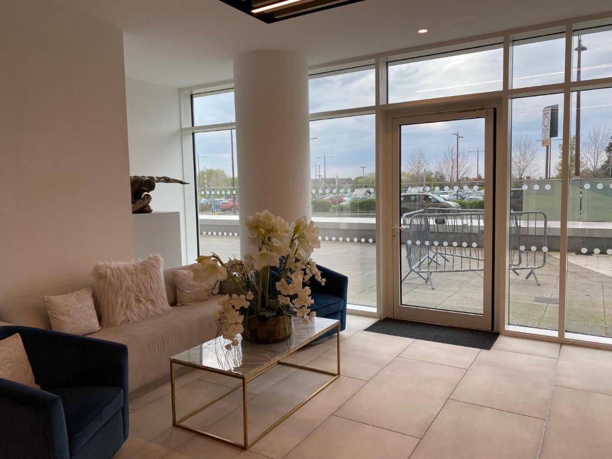 Berks Luxury Serviced Apartments , Free Parking, Free Gym And Free Wifi Bracknell Eksteriør billede