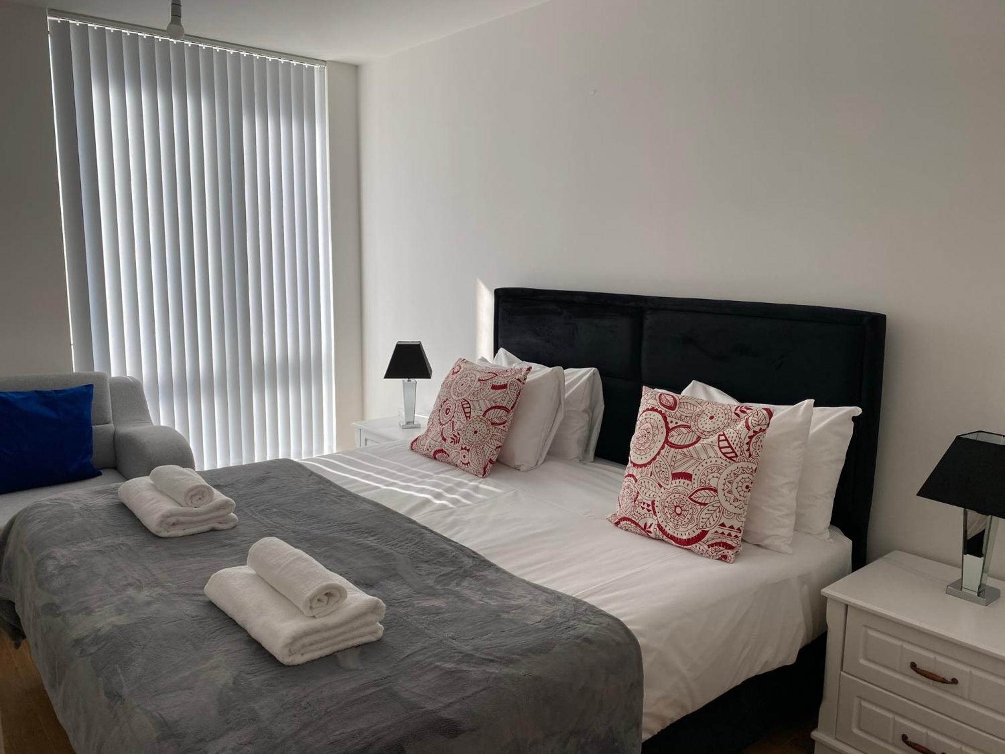 Berks Luxury Serviced Apartments , Free Parking, Free Gym And Free Wifi Bracknell Værelse billede